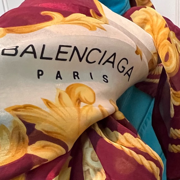 Balenciaga Scarf. 100% Silk. - Picture 5 of 14
